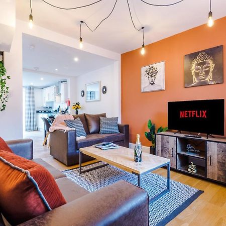 Pristine 2-Bed House In Chester By 53 Degrees Property, Ideal For Families & Small Groups, Great Location - Sleeps 6 Hough Green Buitenkant foto