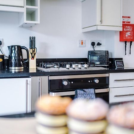 Pristine 2-Bed House In Chester By 53 Degrees Property, Ideal For Families & Small Groups, Great Location - Sleeps 6 Hough Green Buitenkant foto
