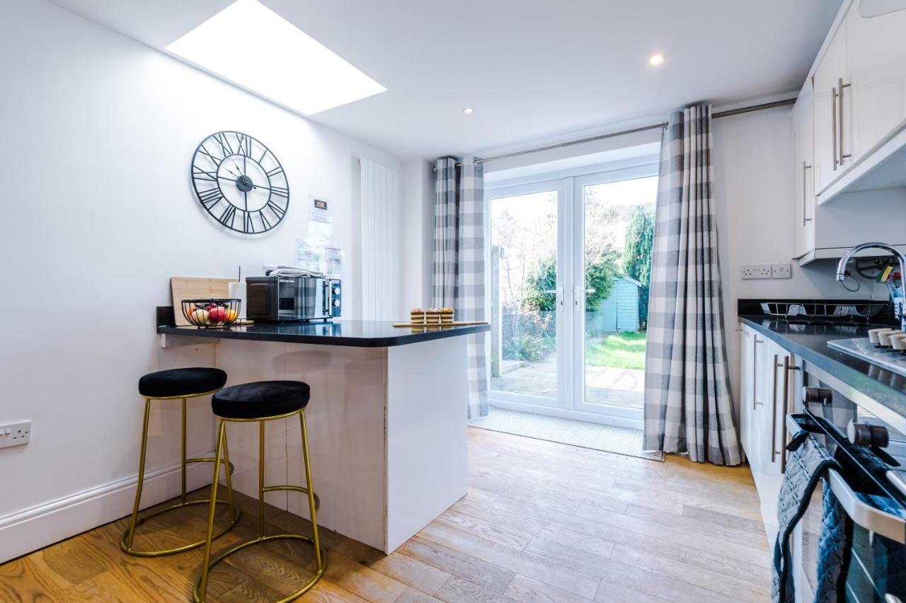 Pristine 2-Bed House In Chester By 53 Degrees Property, Ideal For Families & Small Groups, Great Location - Sleeps 6 Hough Green Buitenkant foto