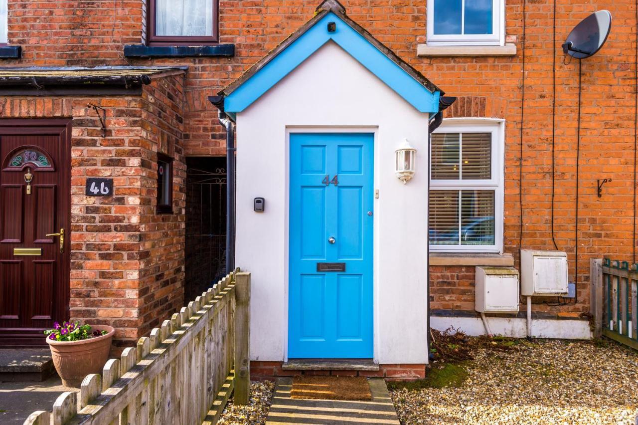 Pristine 2-Bed House In Chester By 53 Degrees Property, Ideal For Families & Small Groups, Great Location - Sleeps 6 Hough Green Buitenkant foto