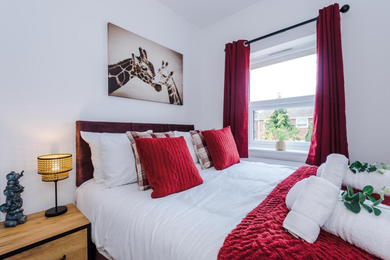 Pristine 2-Bed House In Chester By 53 Degrees Property, Ideal For Families & Small Groups, Great Location - Sleeps 6 Hough Green Buitenkant foto