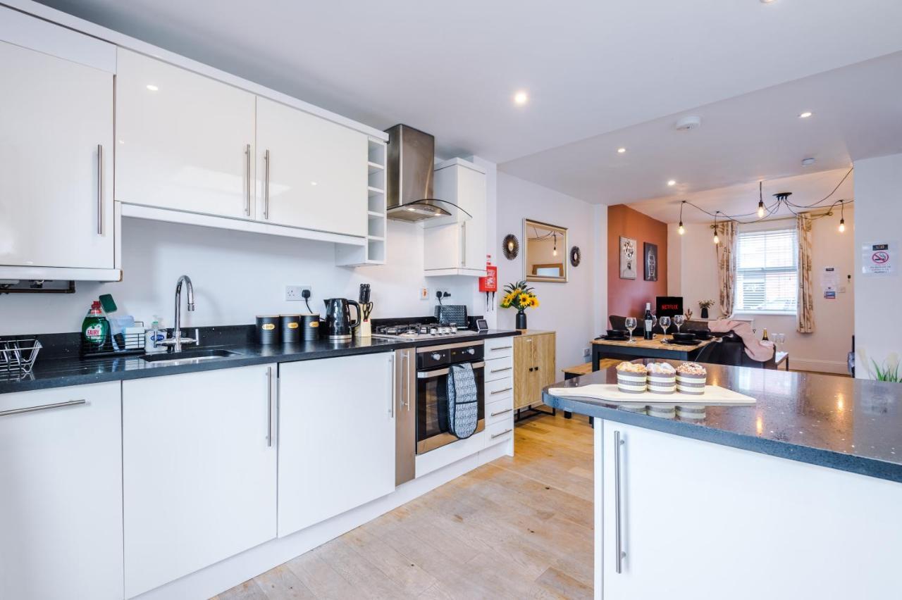 Pristine 2-Bed House In Chester By 53 Degrees Property, Ideal For Families & Small Groups, Great Location - Sleeps 6 Hough Green Buitenkant foto