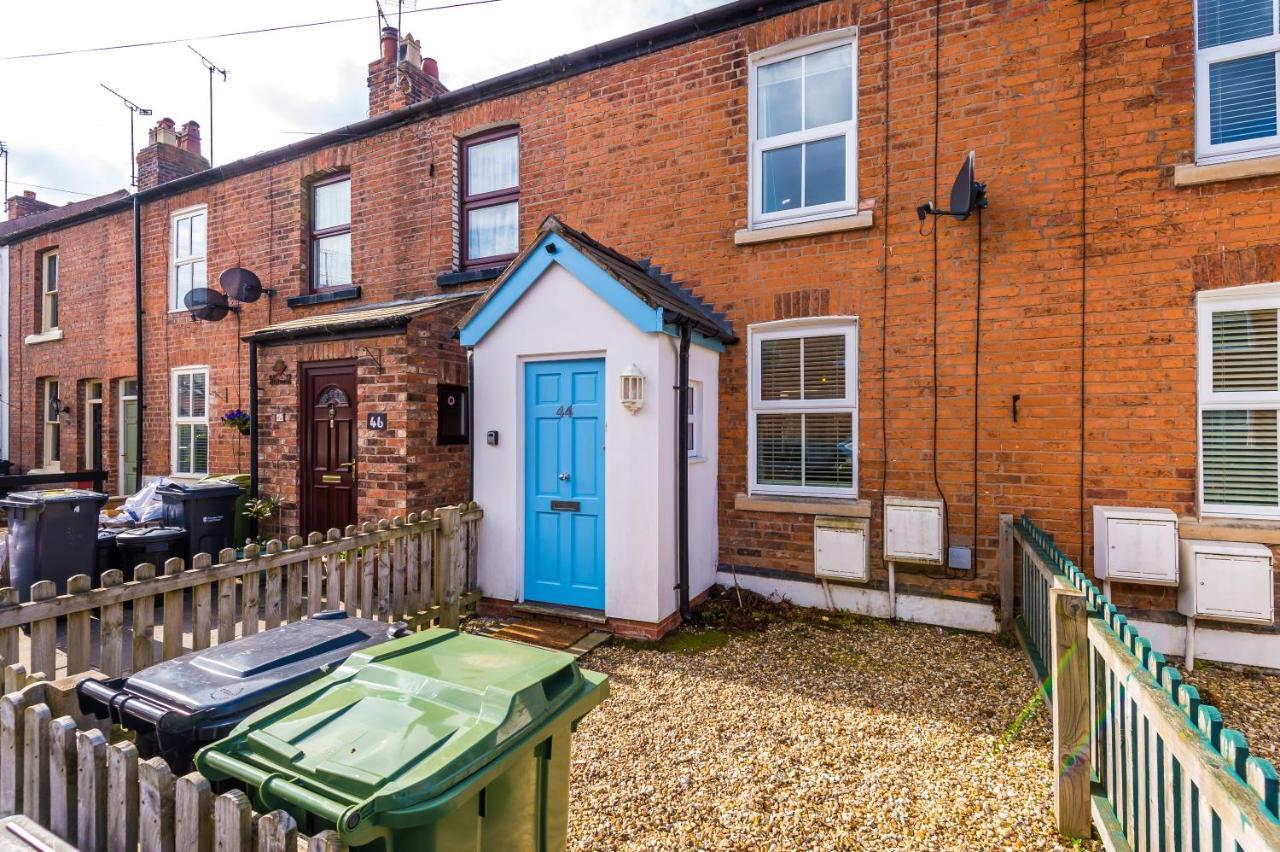 Pristine 2-Bed House In Chester By 53 Degrees Property, Ideal For Families & Small Groups, Great Location - Sleeps 6 Hough Green Buitenkant foto