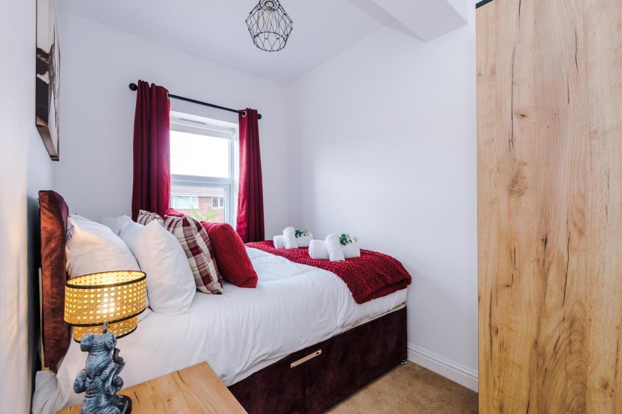 Pristine 2-Bed House In Chester By 53 Degrees Property, Ideal For Families & Small Groups, Great Location - Sleeps 6 Hough Green Buitenkant foto