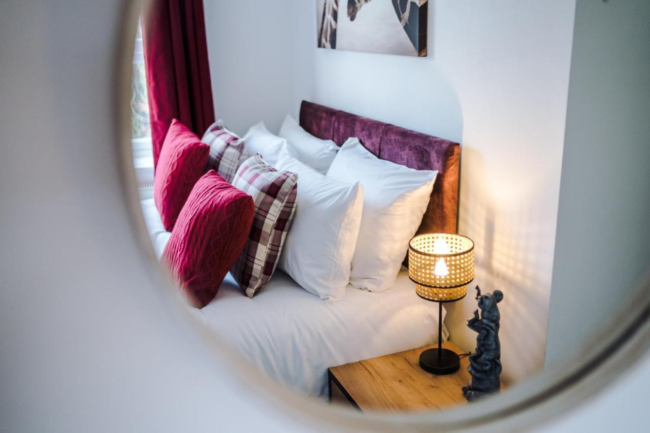 Pristine 2-Bed House In Chester By 53 Degrees Property, Ideal For Families & Small Groups, Great Location - Sleeps 6 Hough Green Buitenkant foto